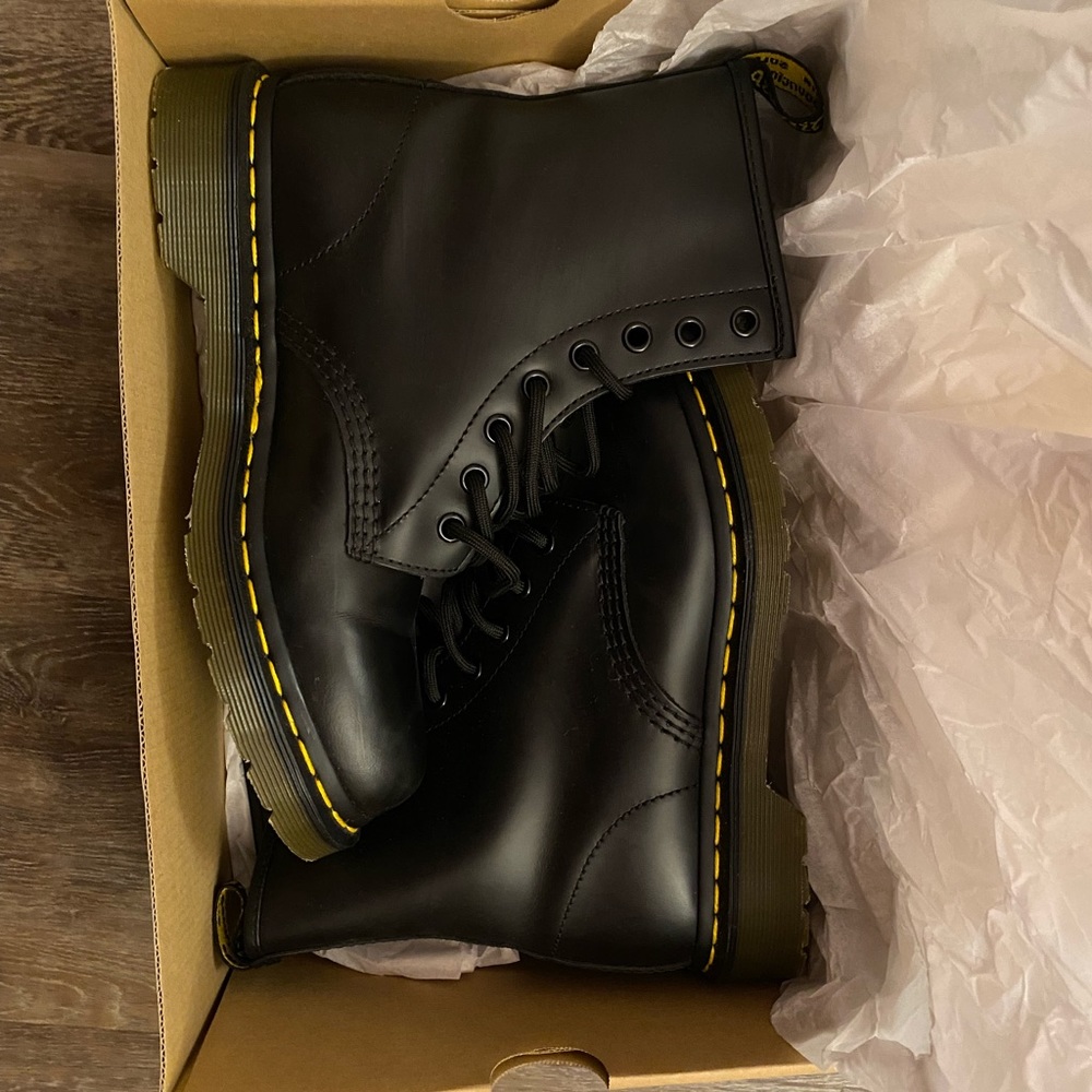 Dr. Martens 1460 Smooth Leather Lace Up Boot: Black, Size 7